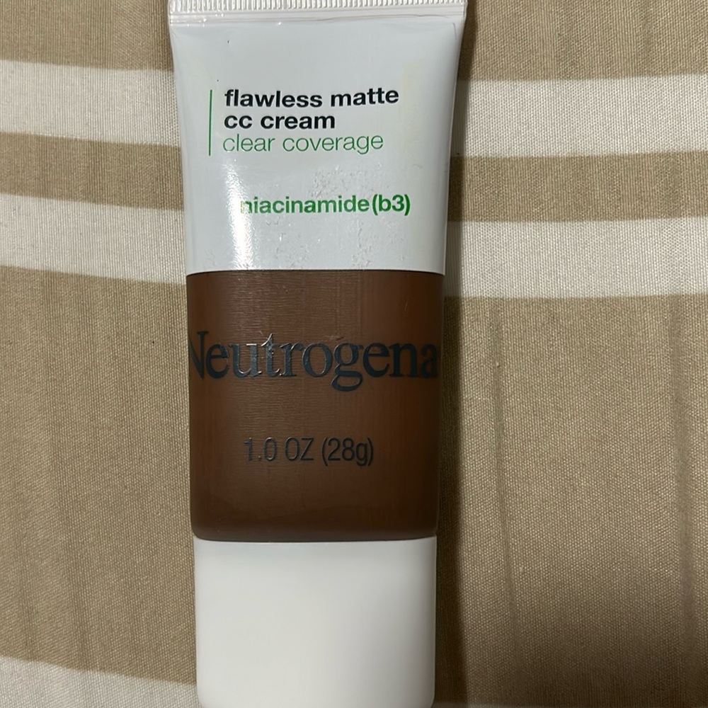 New Neutrogena flawless matte CC cream clear coverage niacinamide (b3) Sienna